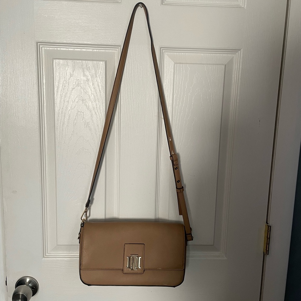 Elegant Tan Leather Shoulder Bag